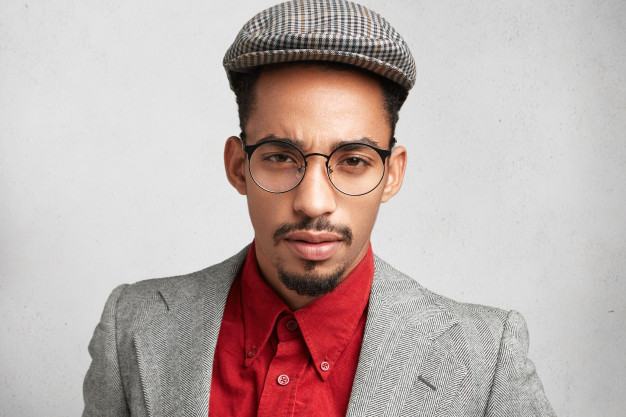 Best Men’s Glasses Styles For Oval Face Shapes