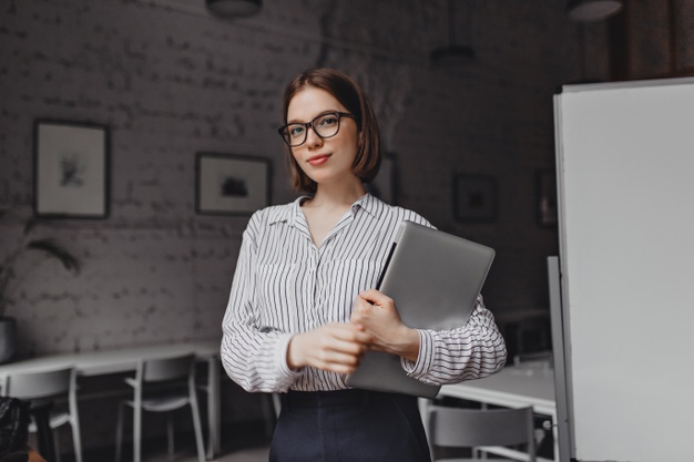 Glasses for office – How to look reliable and confident for office