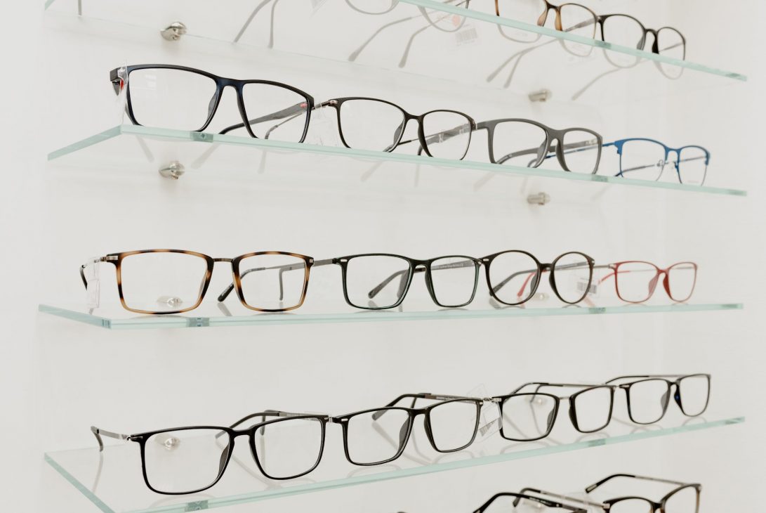 Who Are the Major Eyewear Retailers in the UK?