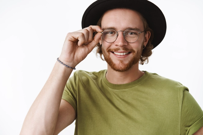 The Art of Styling Men’s Glasses in 2024: A Crisp Guide